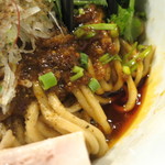 らぁ麺やまぐち 辣式 本店 - パクチー麻婆まぜそば/麻婆餡と麺と辣油