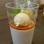 ペンションプチポワ - 2016秋  朝食スイーツ アイスもプリンもシロップも全部ほうじ茶です。