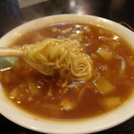 Hatsuka - 麺を持ち上げればドロドロと絡んで離れない…（それ故、写真ぶれちゃいました…スミマセン）