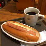 デリ カフェ エキスプレス - チーズデリドックとコーヒー
