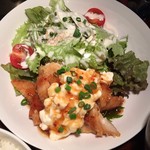 ダイニングテーブル カフェ ロカ - 定食では一番人気のチキン南蛮