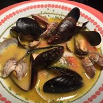 ダイニングテーブル カフェ ロカ - ムール貝とアサリの大人ガーリックバター蒸し