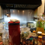 煮こみや なりた - 内観