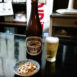 Gojiyuuban - 瓶ビール（600円）には柿ピーがついてくる。2010.9