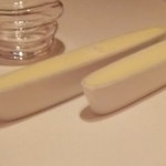 ル・シズィエム・サンス・ドゥ・オエノン レストラン - 有塩と無塩バター