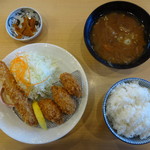 Umakatsuhompokatsurou - 大エビフライ・牡蠣フライ定食 1,350円。