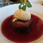 Ristorante Martello - 洋梨の赤ワイン煮。
      