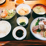 いかざき - 徳山出張で いかざきの刺身定食 ８００円。刺身の種類多くて美味いここは毎日煮魚か焼き魚の定食も選べます。ごちそうさま✌️