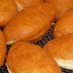 グランクレール - 2日間の手間ひまかけて作った自家製カレーフィリングをつつんだ「牛肉たっぷりカレーパン」