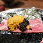 鳥茂 - 和牛サーロイン、雲丹、キャビアの海苔巻き