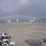 川よし - 離陸前　虹見えた伊丹空港   　　 (｡-∀-)♪