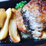 なるみ - ハンバーグカット肉汁ハンパない