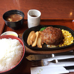 なるみ - 和牛入り粗挽きビーフハンバーグ定食