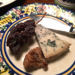エル・ラガール - ブルーチーズ「バルデオン」とドライフルーツ