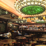 GLASS DANCE - シャンデリアがゴージャスな店内