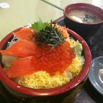 Uogashi Shokudou Hamakura - 鮭イクラ丼大盛り