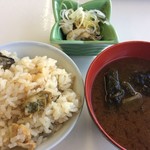 お食事処 ポセイドン - 奥は牡蠣の酢の物