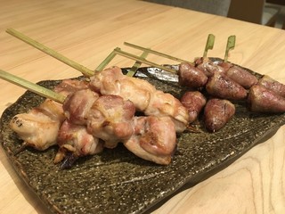 蕎麦と鶏 はんさむ - 串焼き160円〜