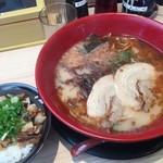 チャーシュー丼セット（980円）