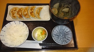 Abuya - 餃子定食