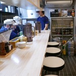 ミヤタヌードル - カウンター席