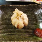 わらじ - にんにくの丸揚げ