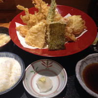 一誠 - 1100円の天ぷらランチ。ちょっと多く出せばうまいものにありつける例。吸い物も具沢山でうまい。しかしちょっと衣が多過ぎるかな。