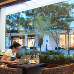 La Dolce Vita Bar - 明るい窓辺お仕事サクサク〜♬