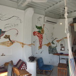 ルワム - 壁が印象的な店内