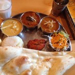 インディアンレストラン アールティ - アールティスペシャルセット（海老、チキン、じゃがいもとなす）