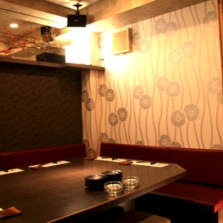 We have private rooms that can accommodate 10 or more people.