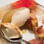 ラ スフォリーナ - 2016.11 リンゴのタルト パンナコッタ 洋梨のコンポート