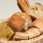 ラ スフォリーナ - 2016.11 自家製のパン（フォカッチャ、バゲット、グリッシーニ）