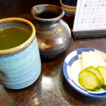 Mikuni - 2016/11/12  お茶とお新香とソースが来ます。