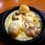 居酒屋 兀突骨 - チキンとジャガイモのチーズ焼き