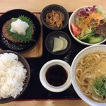 Yatai Izakaya Oosaka Mammaru - ハンバーグ定食　味噌汁をうどんに変更！