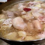 Horumon Kushiyaki Marutaka - ★淡路元気鶏使用！鶏の水炊きみ似ている基本的には辛くない優しい味わいの鶏が丸ごと入ったお鍋です。