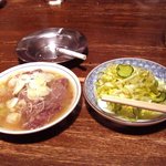 もつ煮込み専門店 沼田 - 塩にんにく味とお通しの浅漬け