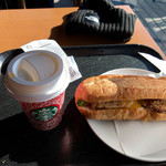 スターバックスコーヒー富山環水公園・カフェラテとフィローネホリデーチキン