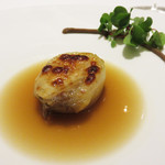 レストラン アレナ - 5皿目。
      Jus d'Oignon(淡路島 玉ねぎのジュ)
      小玉ねぎ・マッシュルーム・グリュイエール
      