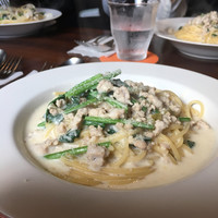 人形町バル 雄 - ひき肉とほうれん草のハラペーニョ入り
                クリームパスタ(サラダ付き)¥900-