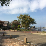 ミントカフェ - そばの駐車場から。