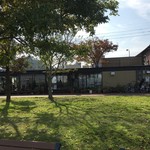 ミントカフェ - 海そばの歩道から、ミントカフェさん。