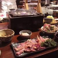 焼鶏あきら 中目黒本店 - 鳥肉盛り合せ＋鳥納豆＋白レバー刺し