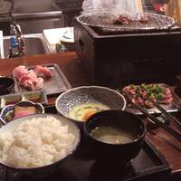 焼鶏あきら 中目黒本店 - 豚バラ＋卵かけご飯(鳥スープ/お新香付)＋ハツもと