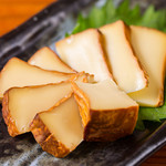 鳥舎あかさき - 自家製　カマンベールチーズの燻製　400円