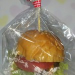 カフェレストラン デュボワ - テイクアウト用のハーフサイズバーガー