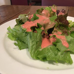 taverna la amico - サラダ（自家製のプラムドレッシング）