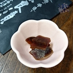 今西清兵衛商店 - 春鹿 燻製奈良漬 瓜 半割　756円(税込)