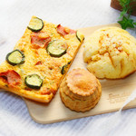エディアールベーカリー - ズッキーニとサラミのピッツァ/スコーン/焦がしバターメロンパン